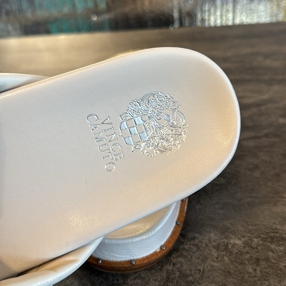 Vince Camuto Women's Amirya Flat Sandal.  Women’s 9.5 M. off white - Picture 5 of 7